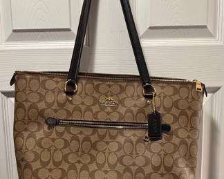 Coach Gallery Tote Bag Signature Canvas