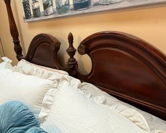 King Bed w/Serta Base