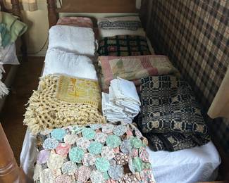 Quilts and jacquard bedspread