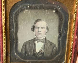 1/6 plate daguerreotype with majic background of unidentified man