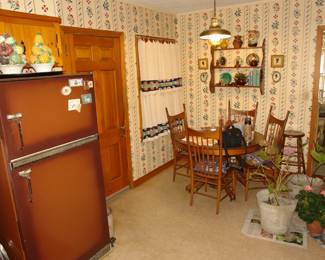 Round American oak table and oak chairs, wall shelf with assorted pottery