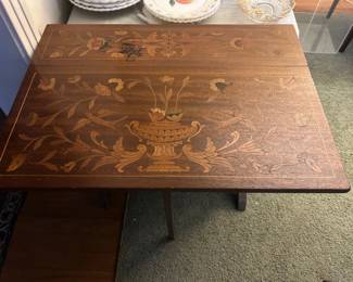 Italian inlaid drop leaf gate leg table
