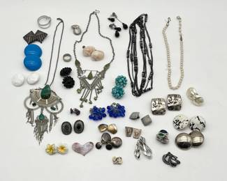 26 SilverandCoolTonesVintageJewelryLot