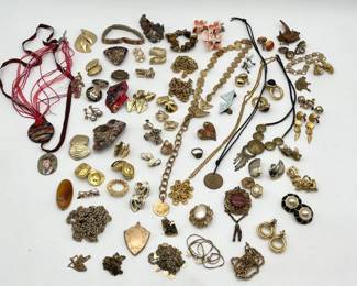 24 LargeLotofGoldToneandNaturalElementsCostumeJewelry