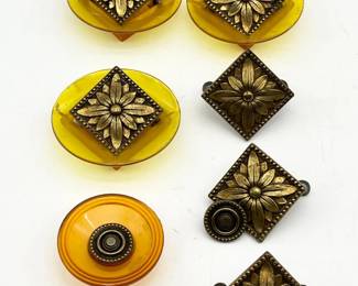 186 BrassDaisyDrawerPullswithBakeliteAccents