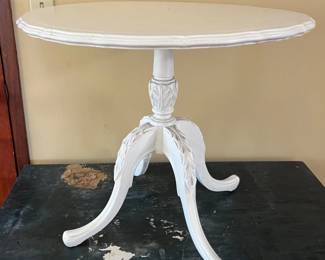 82 WhitePaintedPieCrustTable