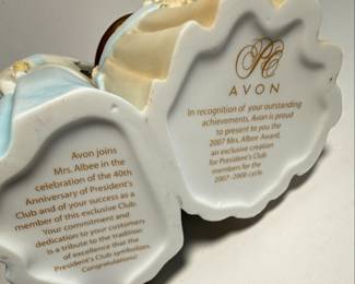 Avon Mrs. Albee Award 2007 President's Club 40th Anniversary Figurine with Cake Stand