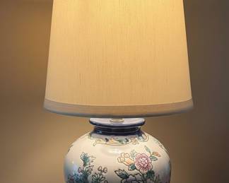 Vintage Chinoiserie Floral Ceramic Ginger Jar Table Lamp
