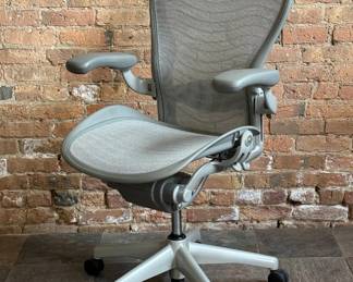 HERMAN MILLER Aeron Chair