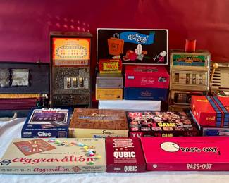 So Many Fun Board Games!   Incredible Mahjong Set.  