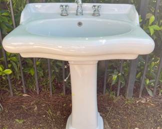 Cesame Pedestal