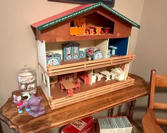 Wooden doll house 