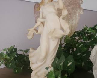 Seraphim Classics Angel Figurine