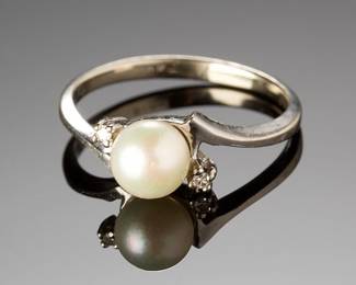 Elegant 10K White Gold Pearl & Diamond Ring, Size 4.25, 1.50g