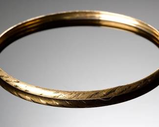 Elegant 10k Gold Hinged Bangle Bracelet - Textured & Versatile