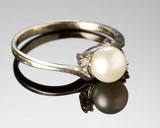 Elegant 10K White Gold Pearl & Diamond ring, Size 4.25, 1.50g