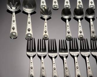 Wallace Southwest 18/10 Stainless Steel Flatware Set. Concho Motif, 71 Pcs