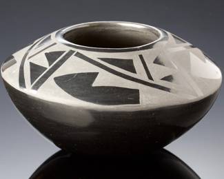 Santanita Suazo Santa Clara Pueblo Blackware Matte & Polished Pottery Pot