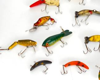 Vintage Fishing Lures Lot: Heddon River Runt, Hot-Shot, Creek Chub (17 Pc)