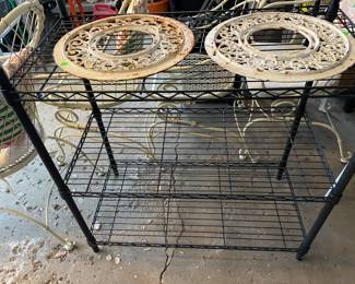 Wire shelf with two grates