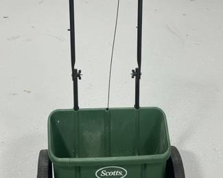 Scotts Speedy Green Broadcast Spreader