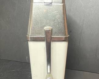 Metrokane IceOMatic Ice Crusher second image