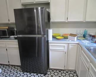 Samsung newer black stainless fridge