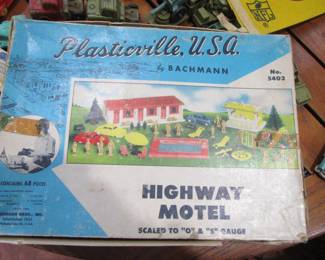 Everybody stays at the Highway Motel