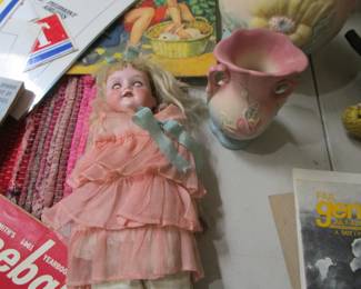 Antique doll, Hull vase