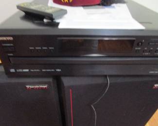 Onkyo CD player DX-C390.