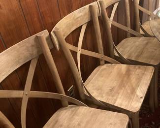 Set if 4 sturdy decorative chairs