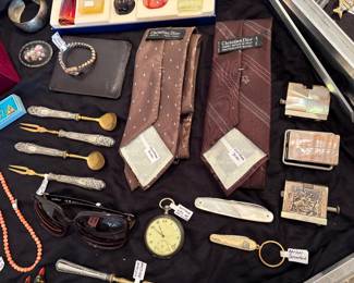 Vintage Lighters & Pocket Knives