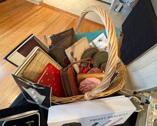 Wallets & Mini Change Purses