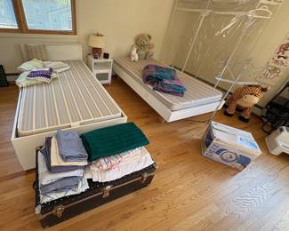 Twin Beds 