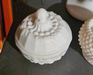 Milk glass 
