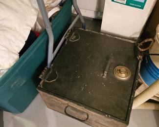 Vintage lockbox safe