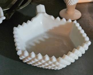 Milk glass 