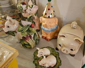 Pig cookie jar 