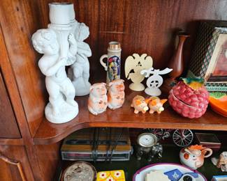 Salt n pepper shakers 