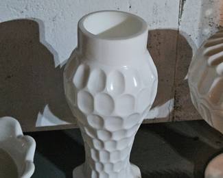 Milk glass 