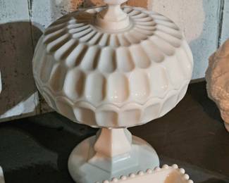 Milk glass 