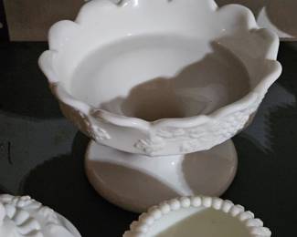 Milk glass 