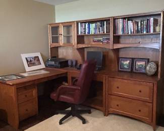 L shaped work station- can be separated 