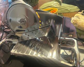 Meat/cheese slicer