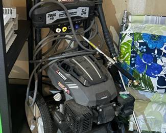 Gas powered pressure washer 