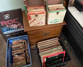 Lots albums & 45s, including Elvis 
