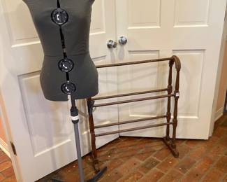 Twin Fit Adjustable Dress Form Mannequin Torso, Wood Quilt Rack