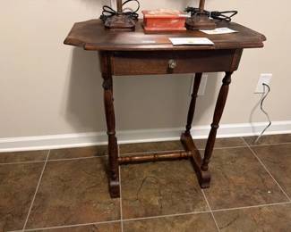 SIDE TABLE 27.5L X16D X29H