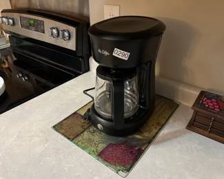 MR. COFFEE COFFEEMAKER, GLASS CUTTING BOARD
