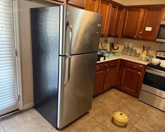 CROSLEY STAINLESS REFRIGERATOR
